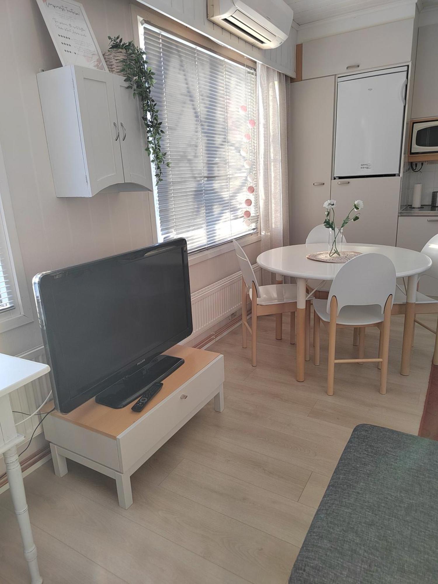 Viihtyisae Kolmio Jaerven Rannalla Haapavesi Buitenkant foto